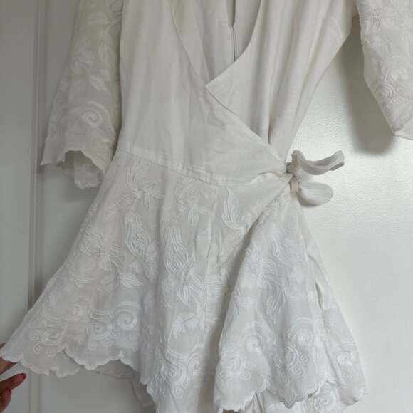 Place Nationale Wrap Mini Dress Sz 2 White Linen Embroidered Scallop Trim - Picture 4 of 7